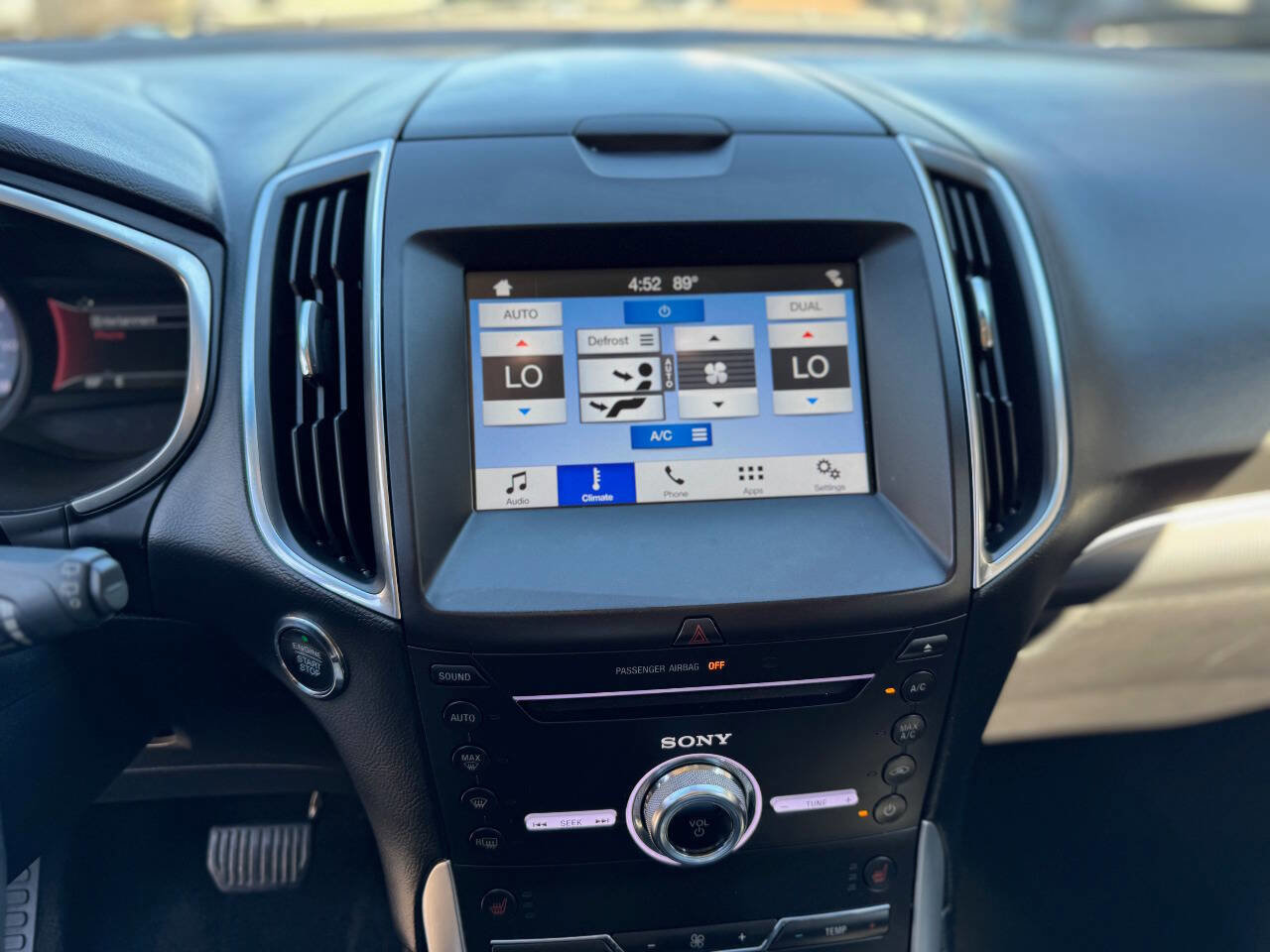 Used 2018 Ford Edge Titanium image 16