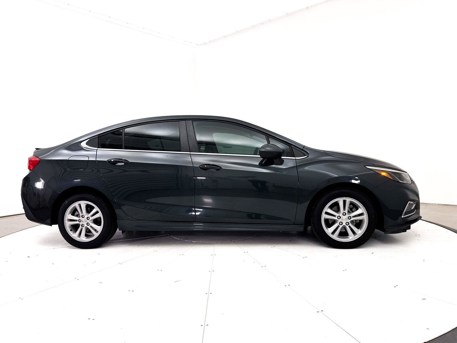Used 2018 Chevrolet Cruze LT w/ Convenience Package FWD image 32