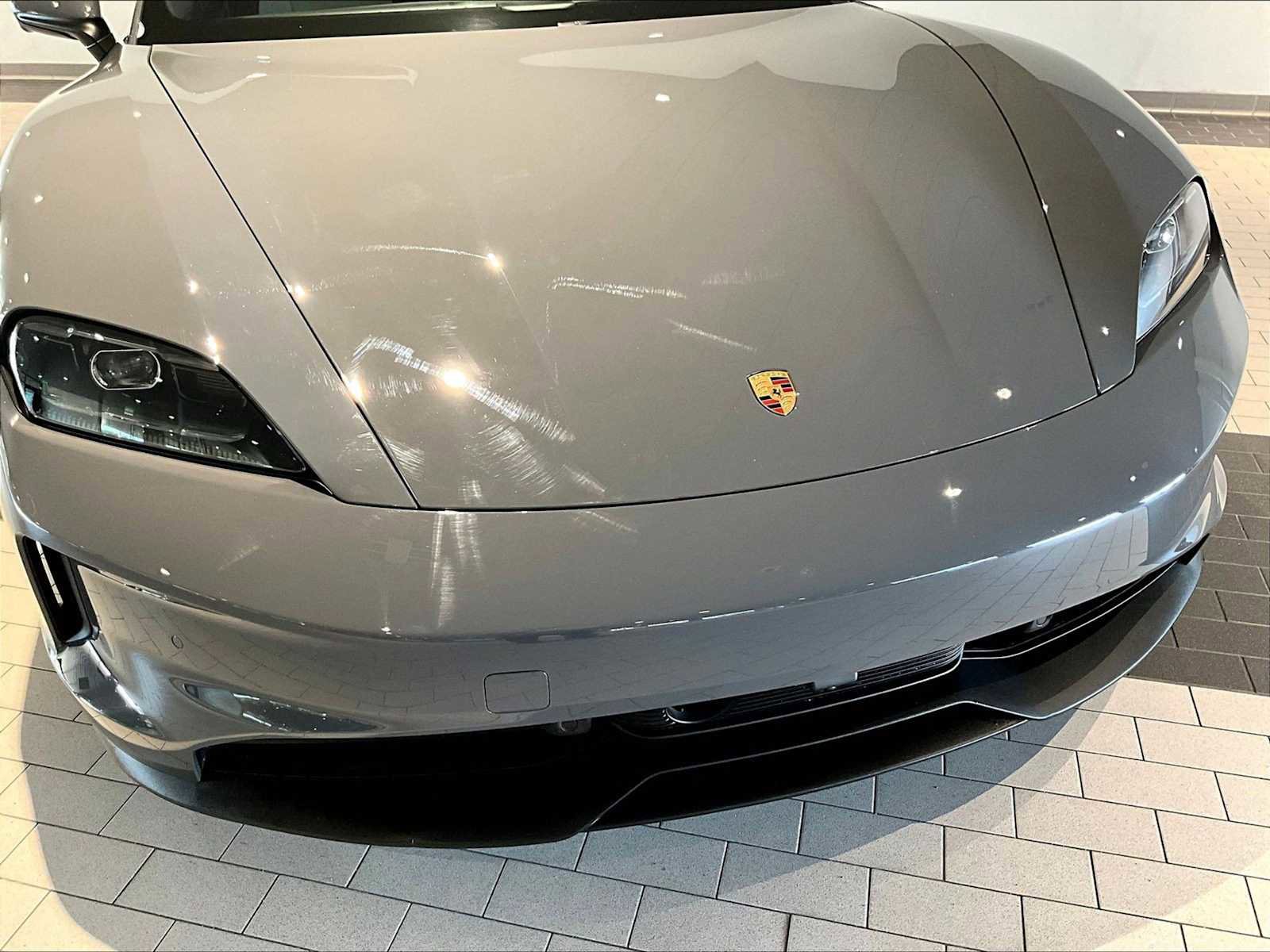 Used 2025 Porsche Taycan image 32