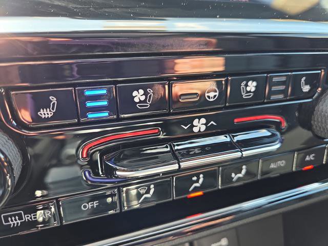 New 2025 Jeep Grand Cherokee Limited w/ Luxury Tech Group II image 8