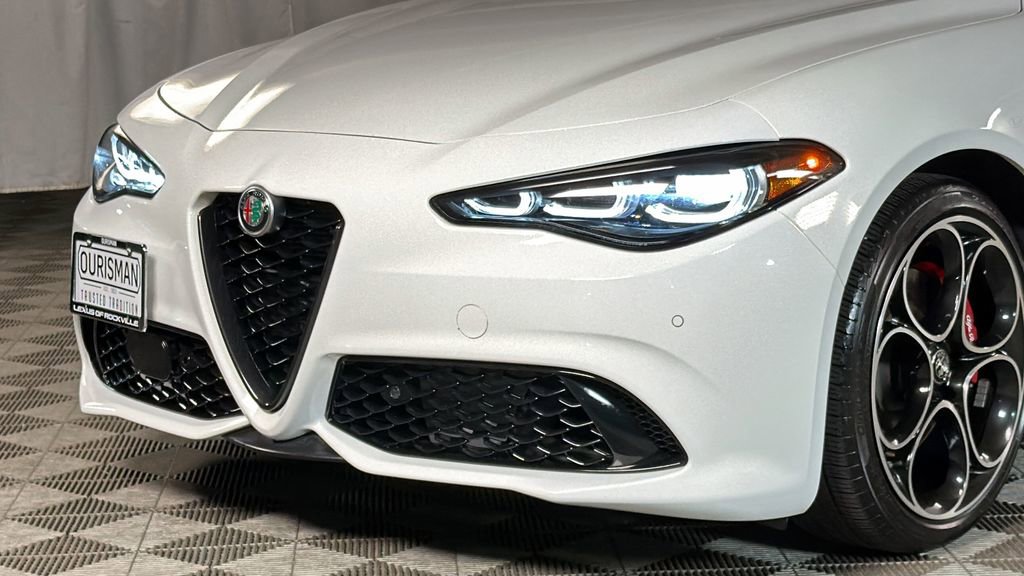 Used 2024 Alfa Romeo Giulia Veloce AWD/4WD image 4
