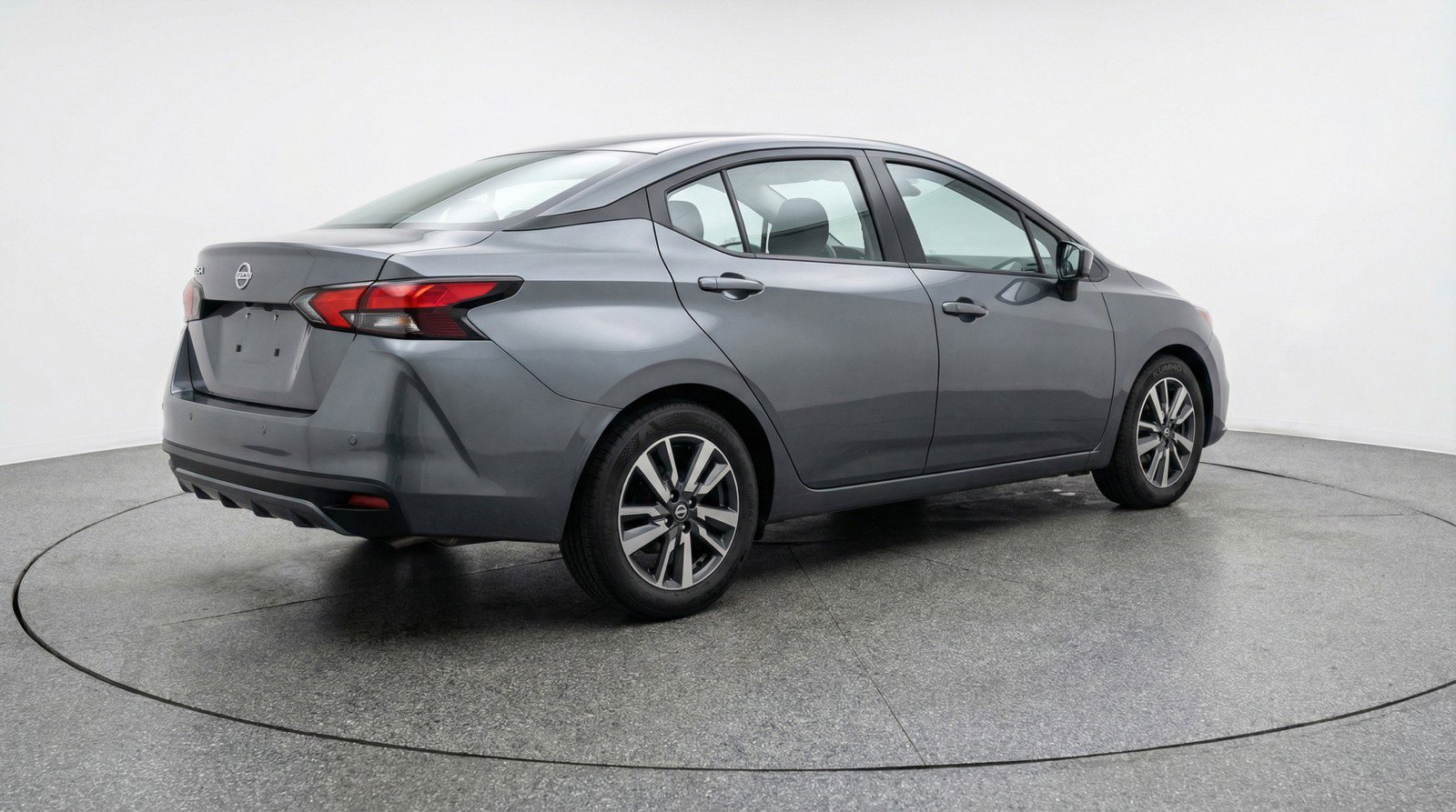 Used 2025 Nissan Versa SV image 9