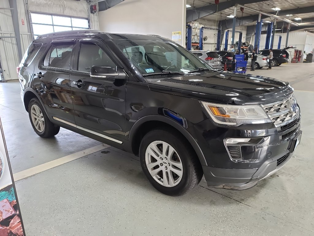 Used 2018 Ford Explorer XLT w/ Equipment Group 202A image 4