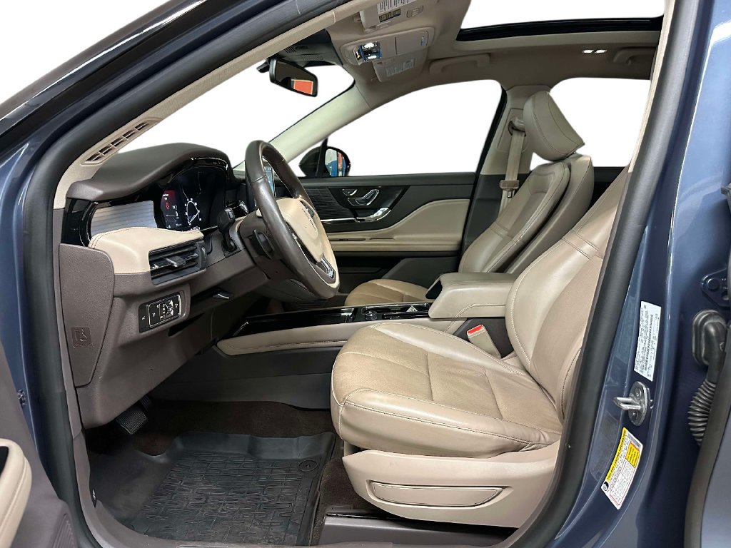 Used 2022 Lincoln Corsair AWD w/ Premium Package image 7