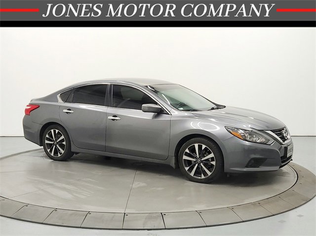 Used 2016 Nissan Altima 2.5 SR w/ Interior Lighting Package