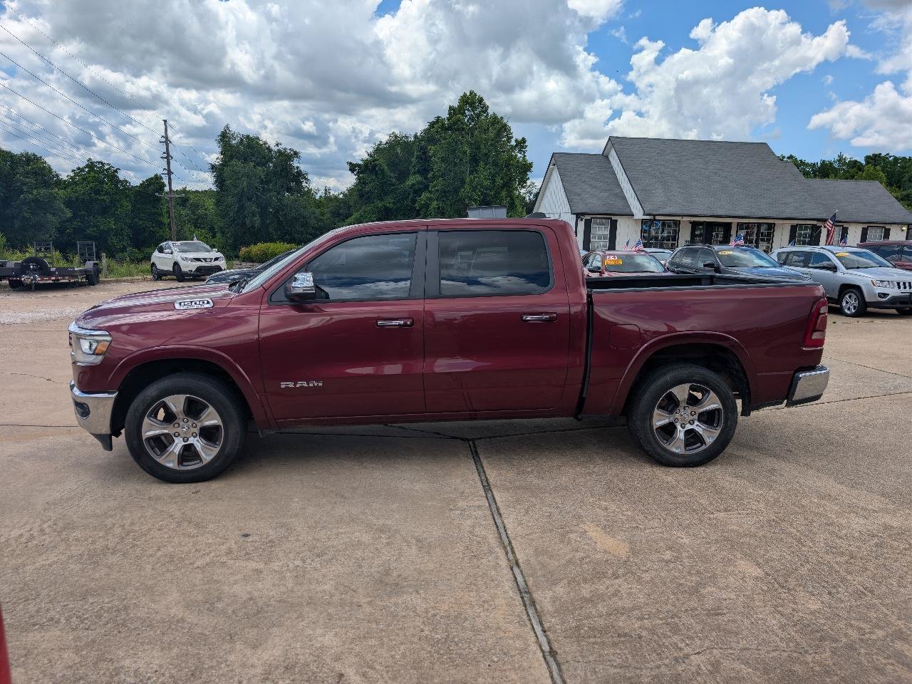 Used 2019 RAM 1500 Laramie AWD/4WD image 8