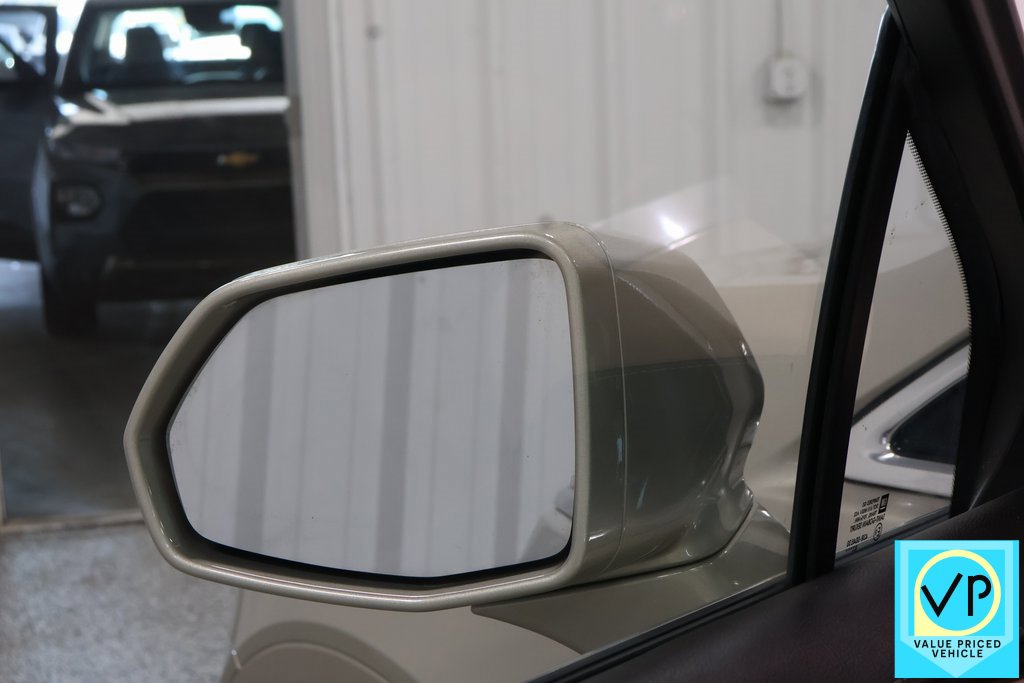 Used 2017 Cadillac XT5 FWD image 21