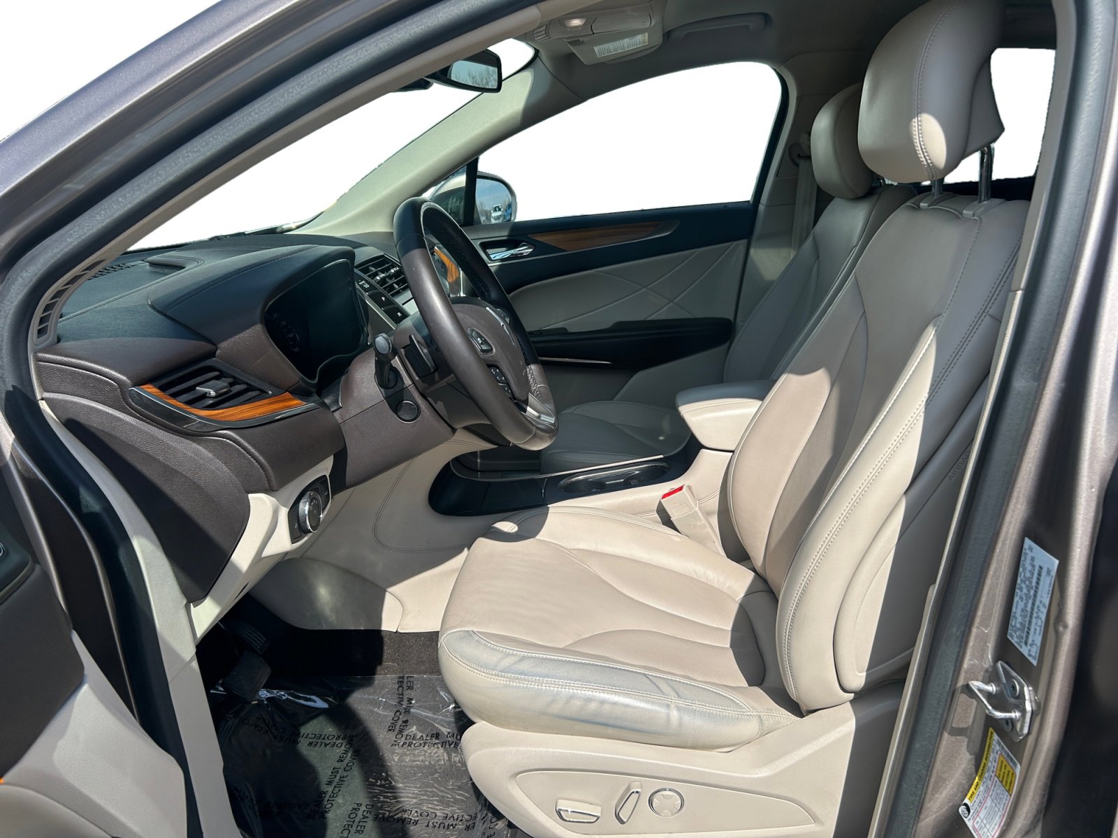 Used 2019 Lincoln MKC Select w/ Select Plus Package image 2