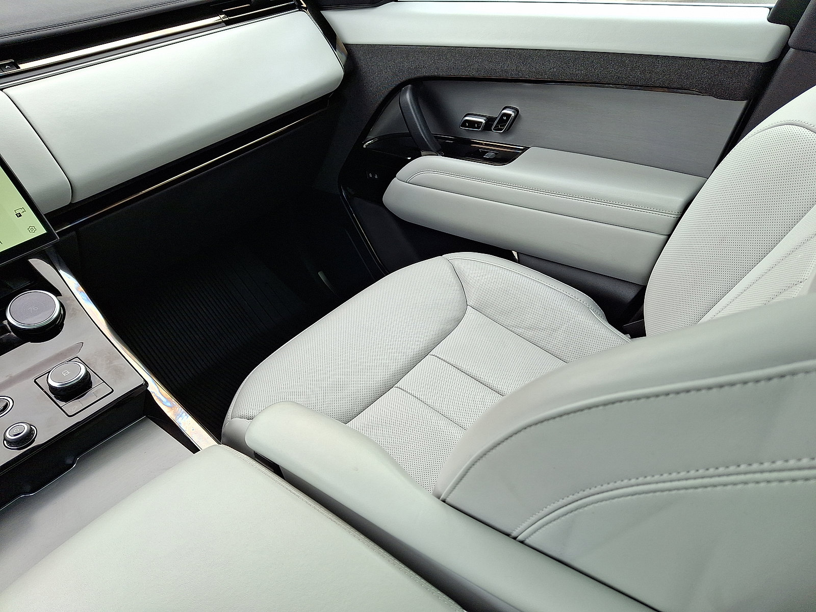 Used 2023 Land Rover Range Rover Sport SE AWD/4WD image 19