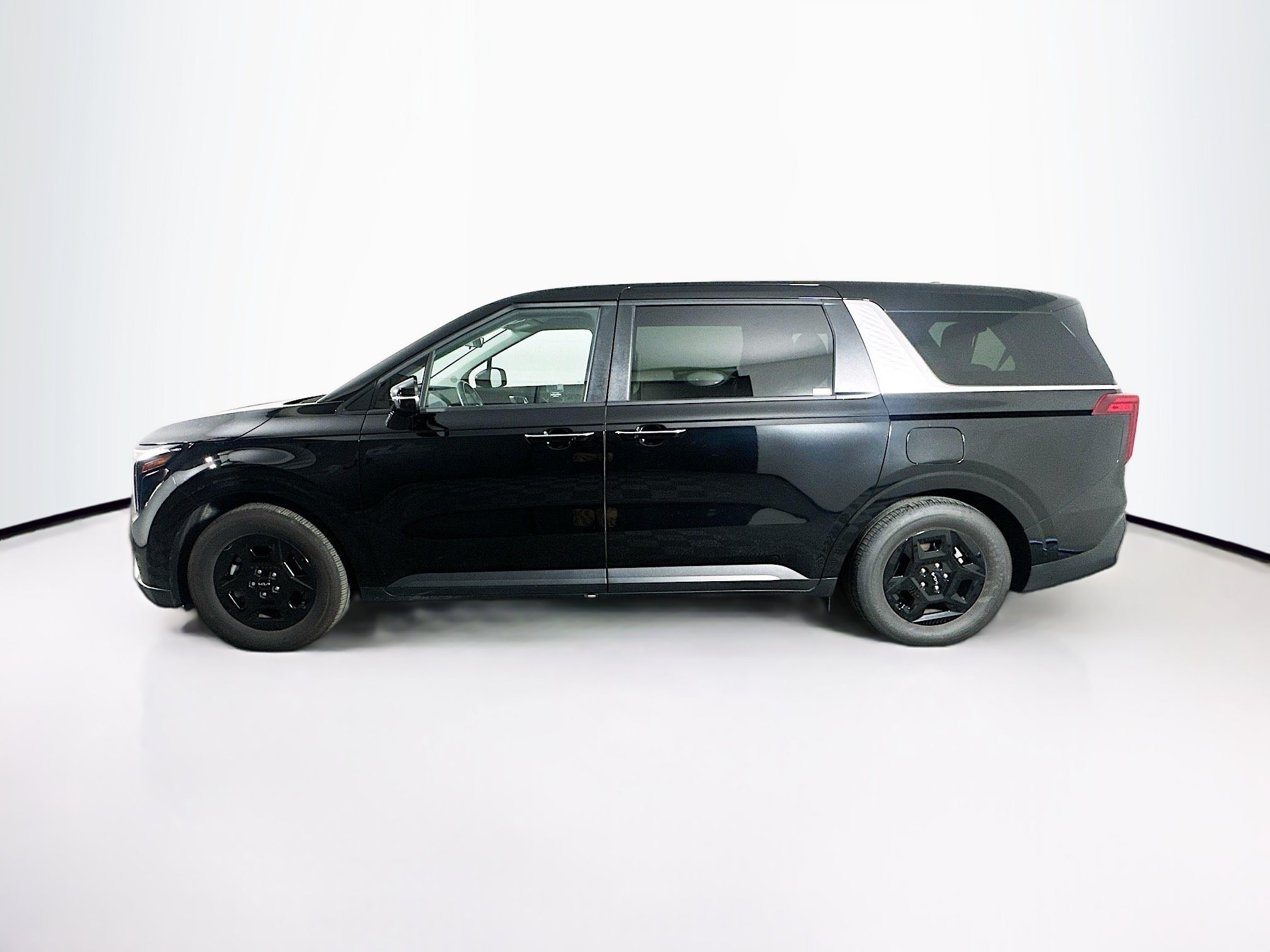 Used 2026 Kia Carnival FWD image 4