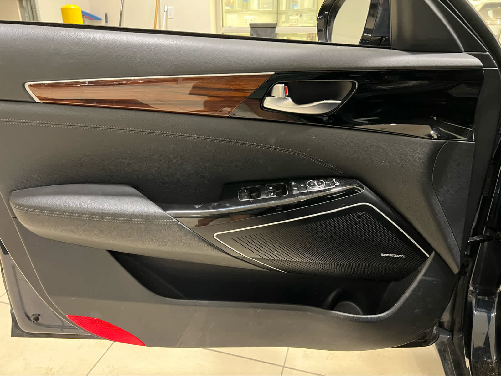 Used 2017 Kia Cadenza Premium w/ Luxury Package FWD image 9