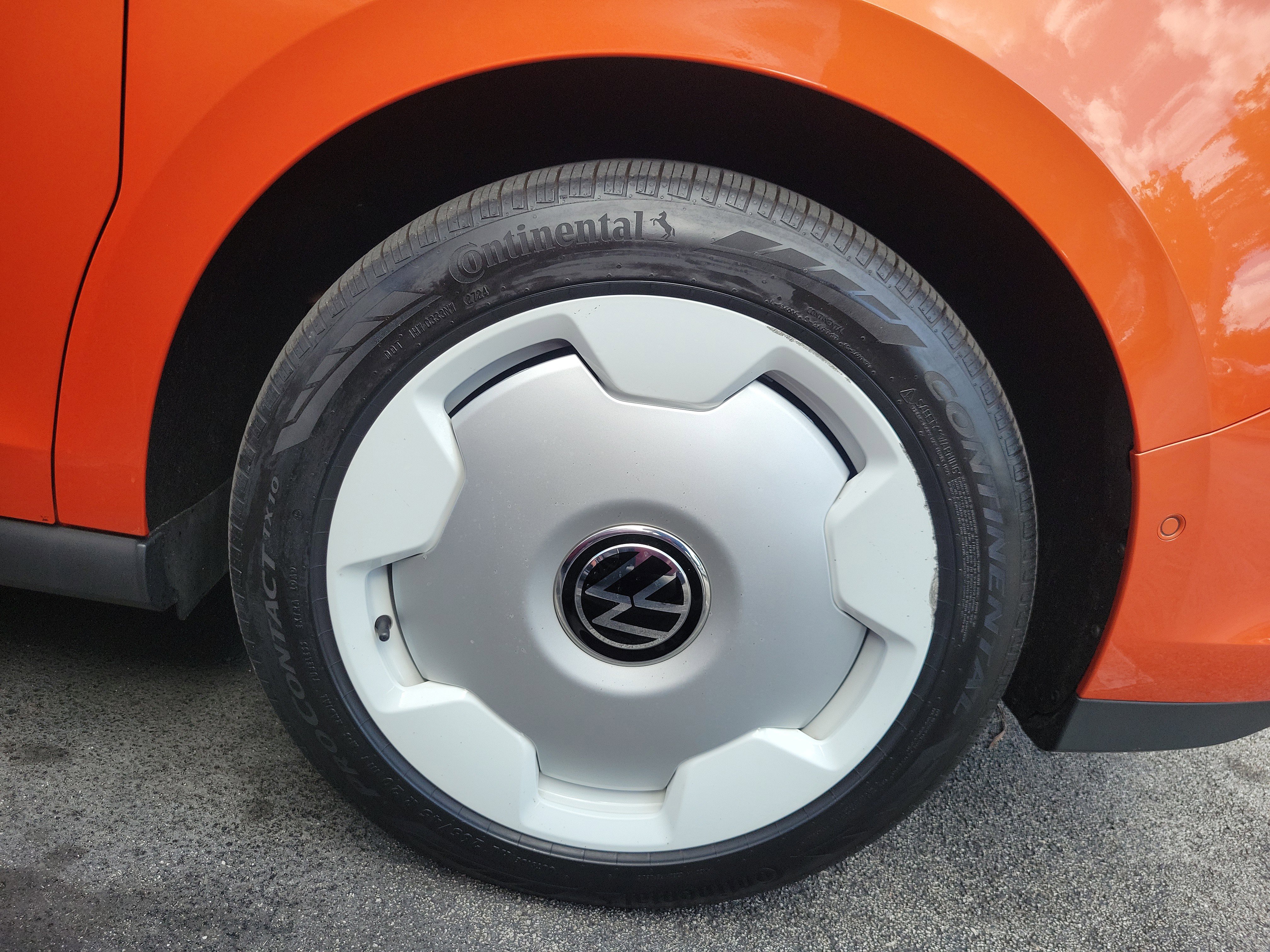 Used 2025 Volkswagen ID. Buzz 1st Edition image 25