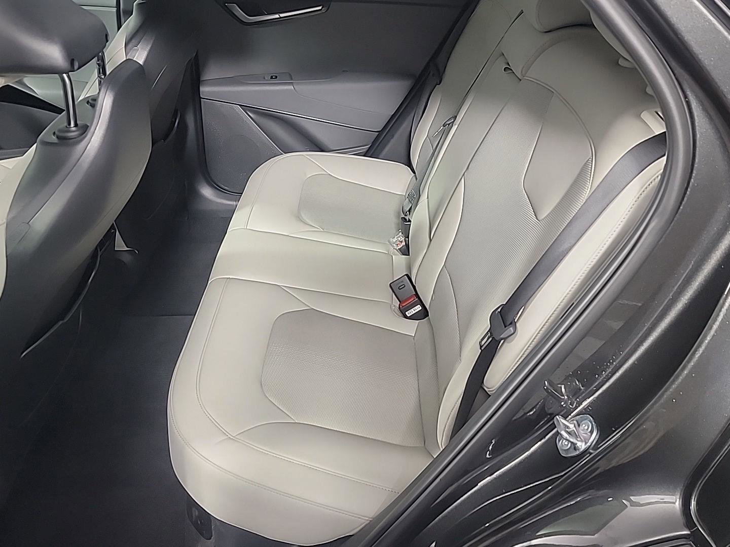 Used 2025 Kia Niro EX image 17