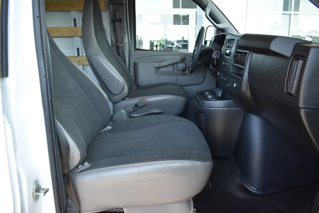 Used 2021 Chevrolet Express 2500 w/ Driver Convenience Package RWD image 3
