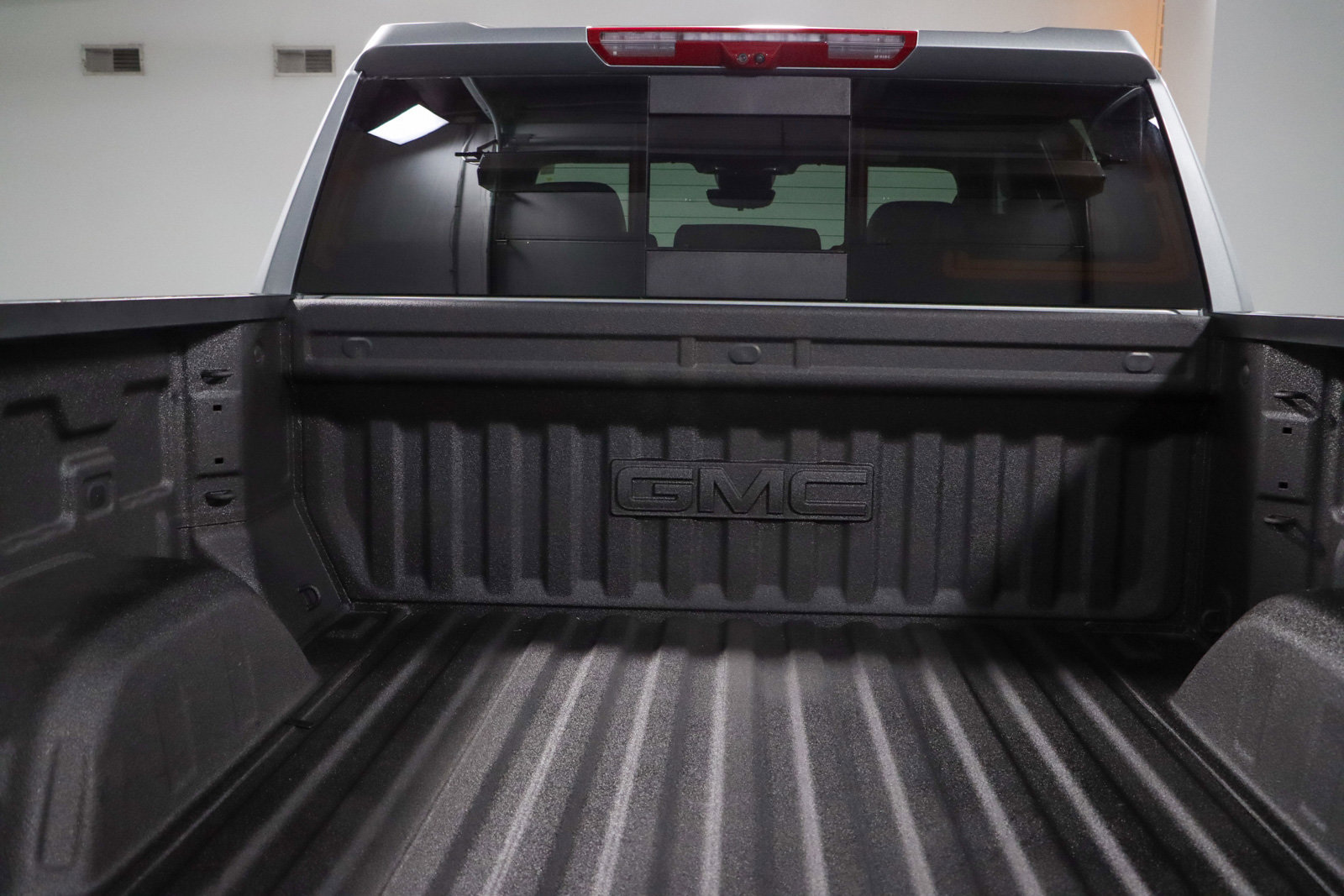 Used 2025 GMC Sierra 1500 Denali w/ Technology Package AWD/4WD image 32