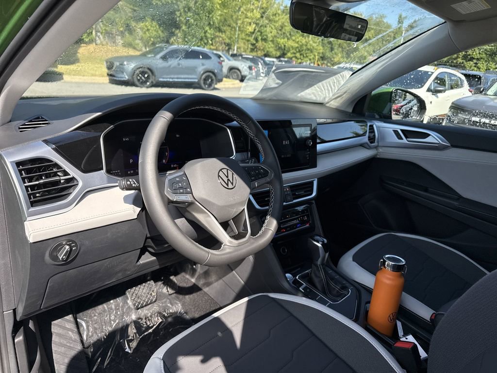 New 2025 Volkswagen Taos SE image 10