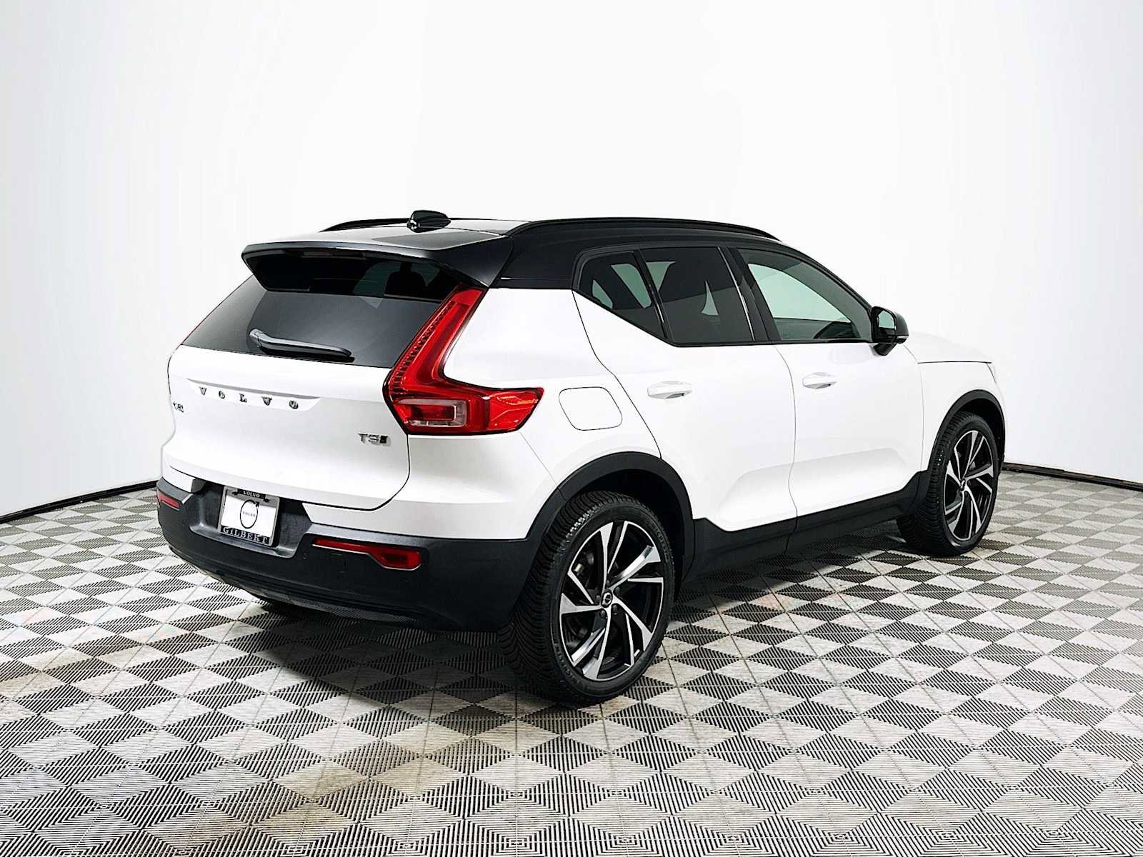 Used 2021 Volvo XC40 T5 R-Design image 7