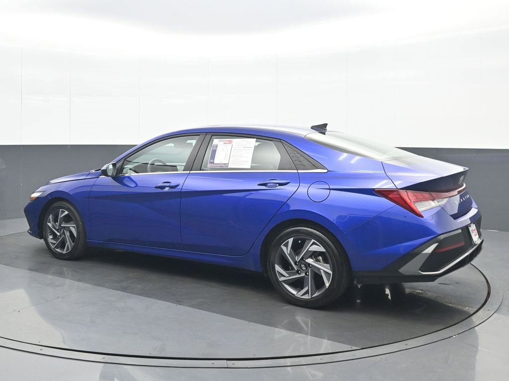 Used 2025 Hyundai Elantra SEL FWD image 4