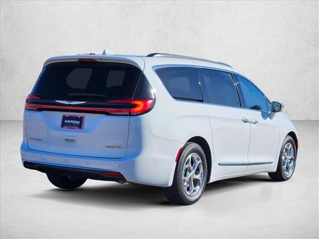 Used 2022 Chrysler Pacifica Limited image 5