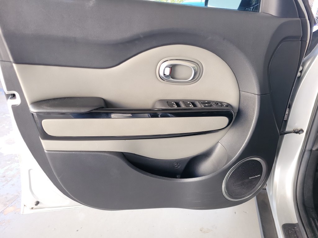 Used 2017 Kia Soul + w/ Primo Package FWD image 16