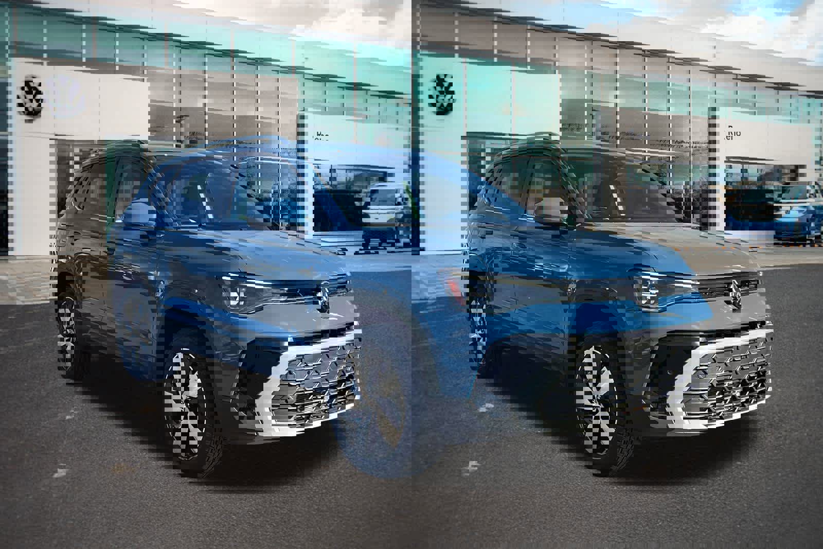 Used 2025 Volkswagen Taos SE image 3