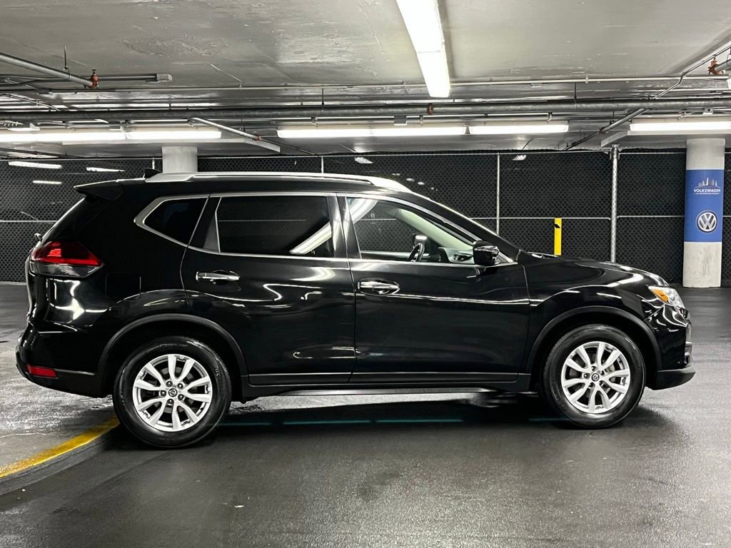 Used 2020 Nissan Rogue SV FWD image 37