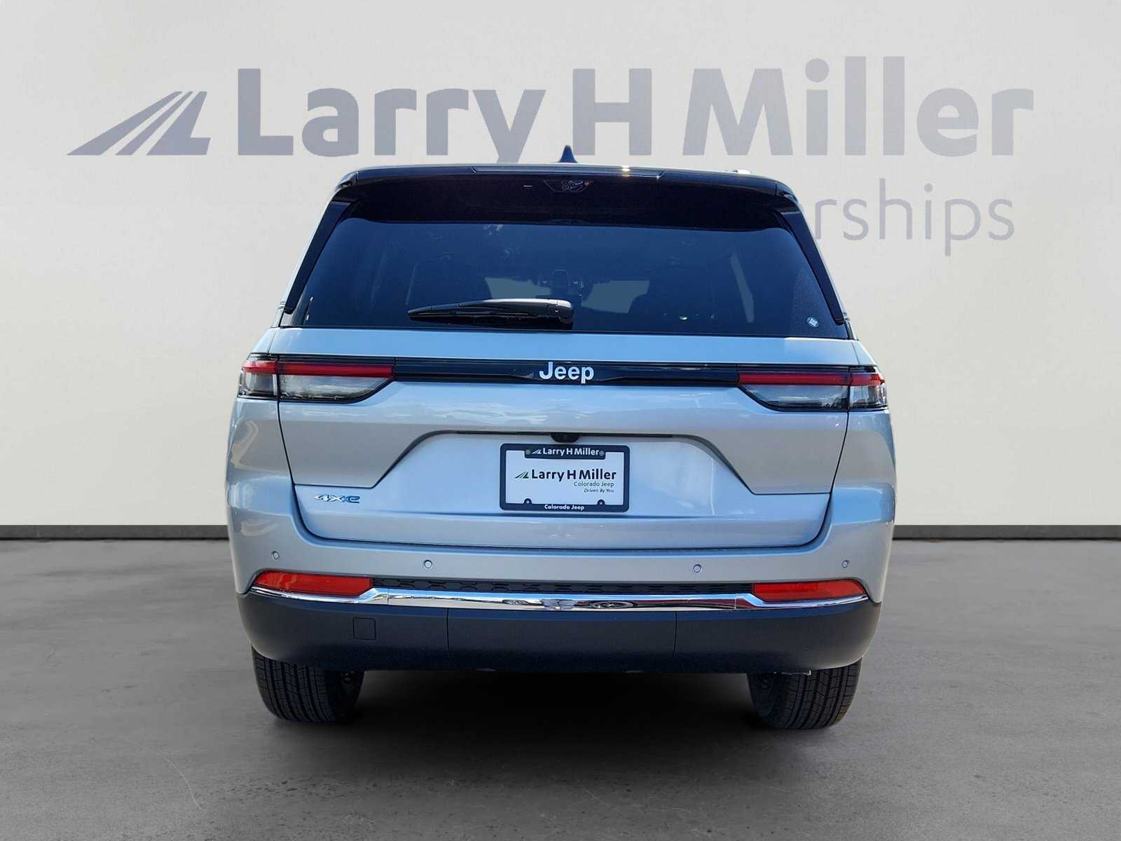 New 2025 Jeep Grand Cherokee Limited 4xe w/ Luxury Tech Group II image 4