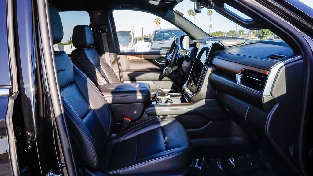 Used 2025 GMC Yukon XL Denali AWD/4WD image 20