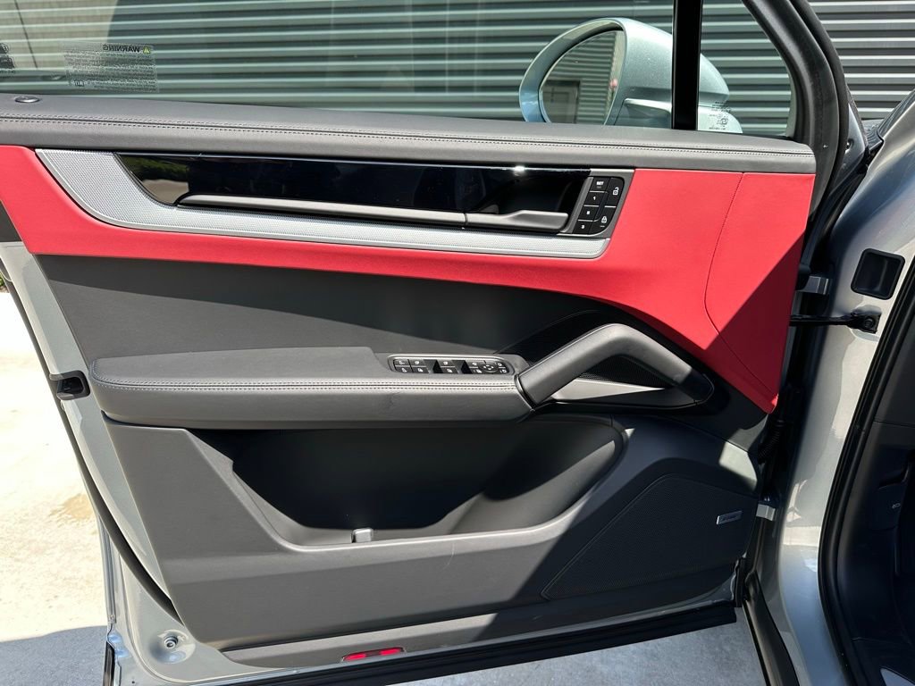 Used 2025 Porsche Cayenne S image 14