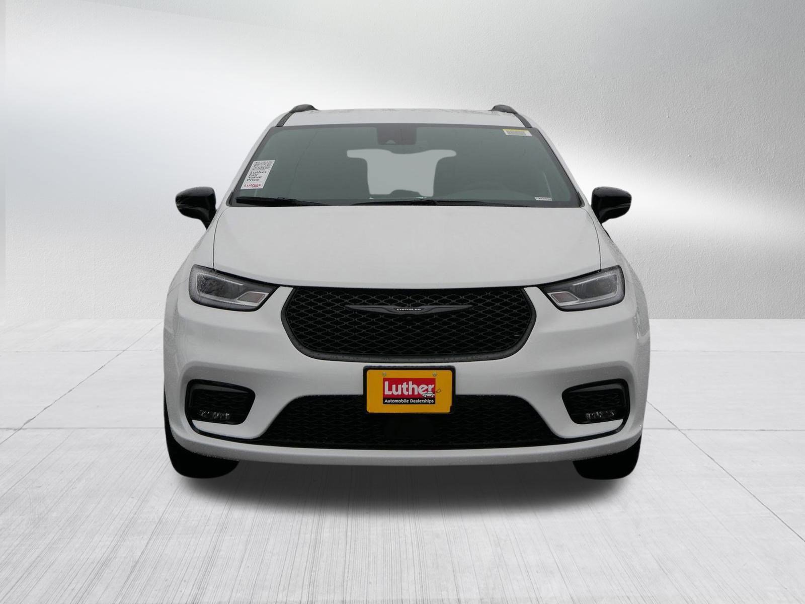 New 2026 Chrysler Pacifica Select w/ S Appearance Package image 2