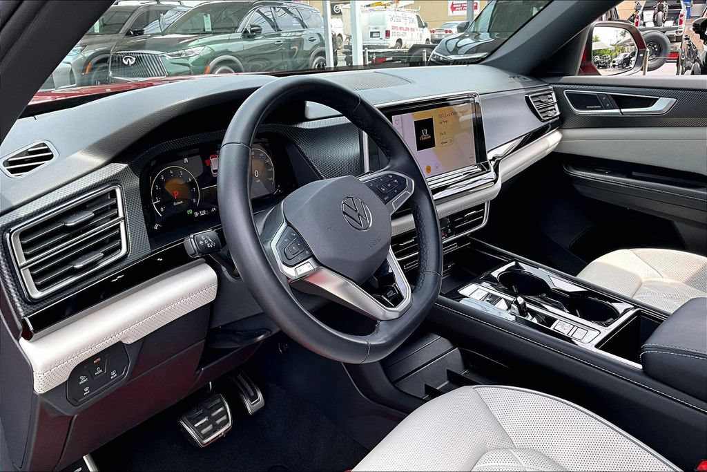 Used 2024 Volkswagen Atlas Cross Sport SEL Premium R-Line AWD/4WD image 17