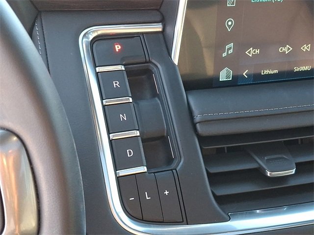 Used 2024 Chevrolet Suburban Z71 w/ Luxury Package image 13