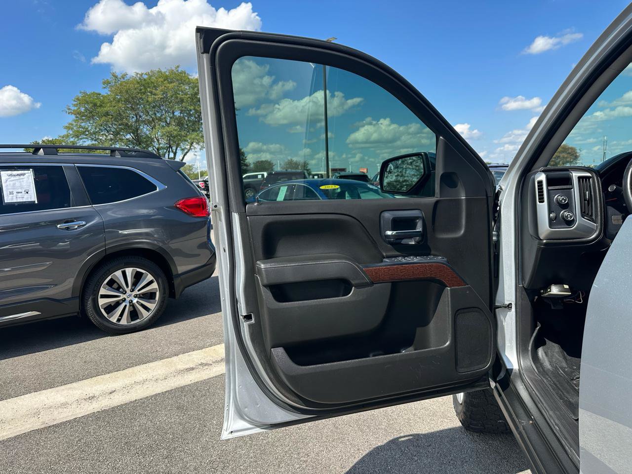 Used 2014 GMC Sierra 1500 SLE w/ SLE Value Package AWD/4WD image 11