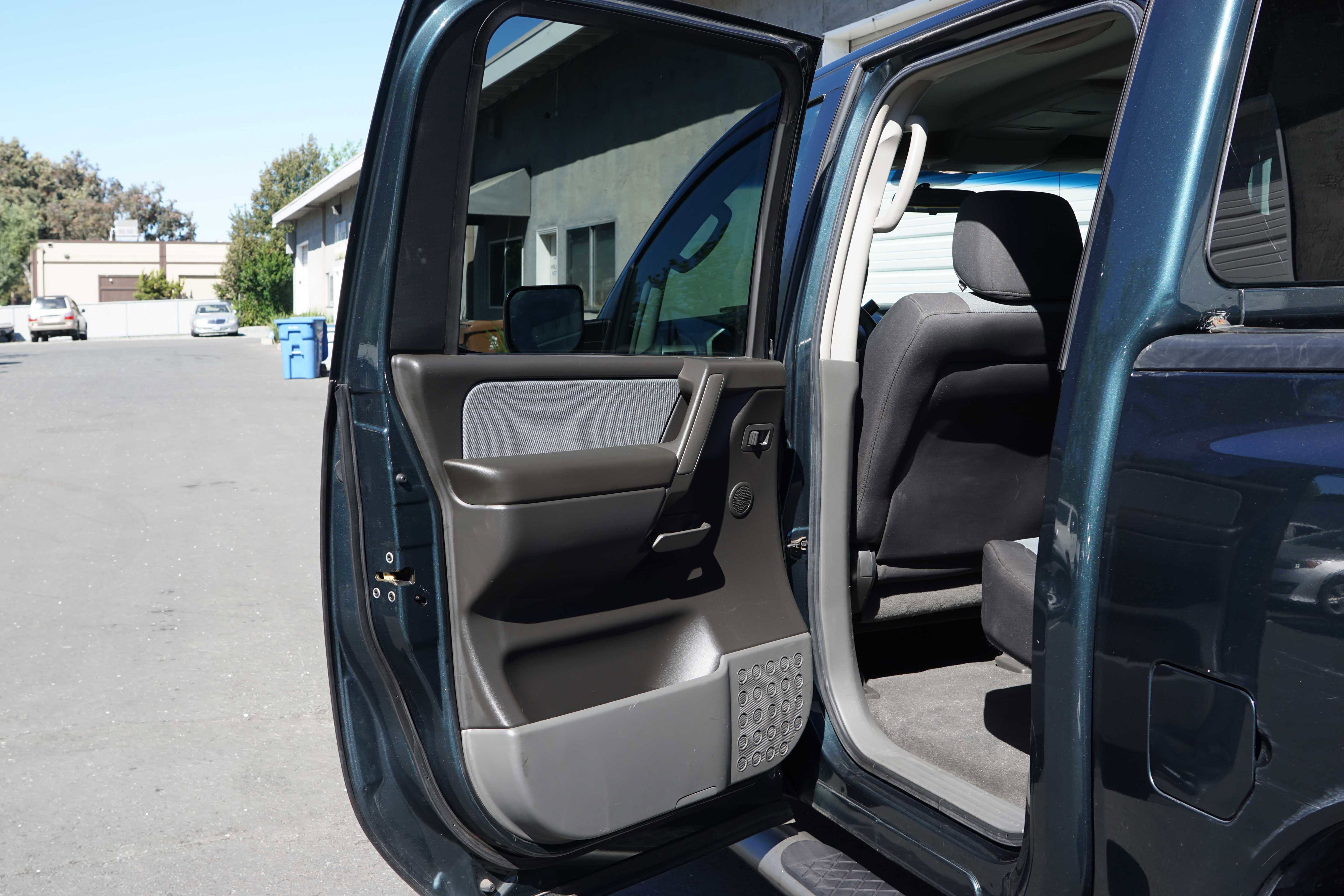 Used 2005 Nissan Titan XE image 25