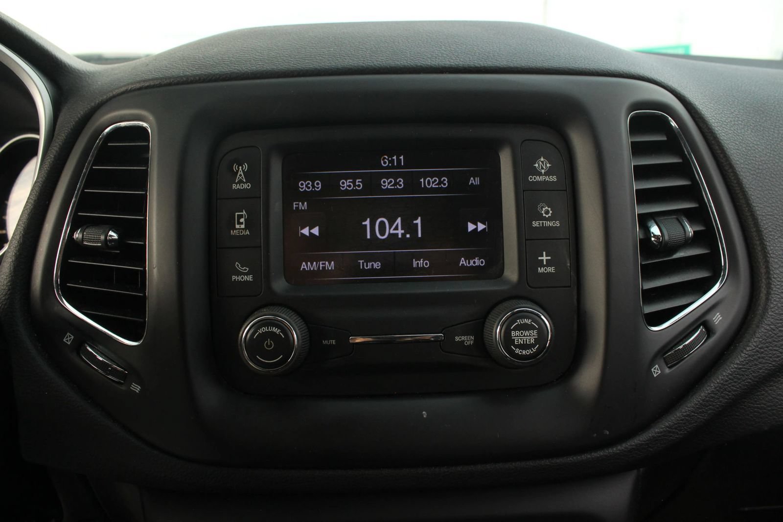 Used 2018 Jeep Compass Sport AWD/4WD image 28