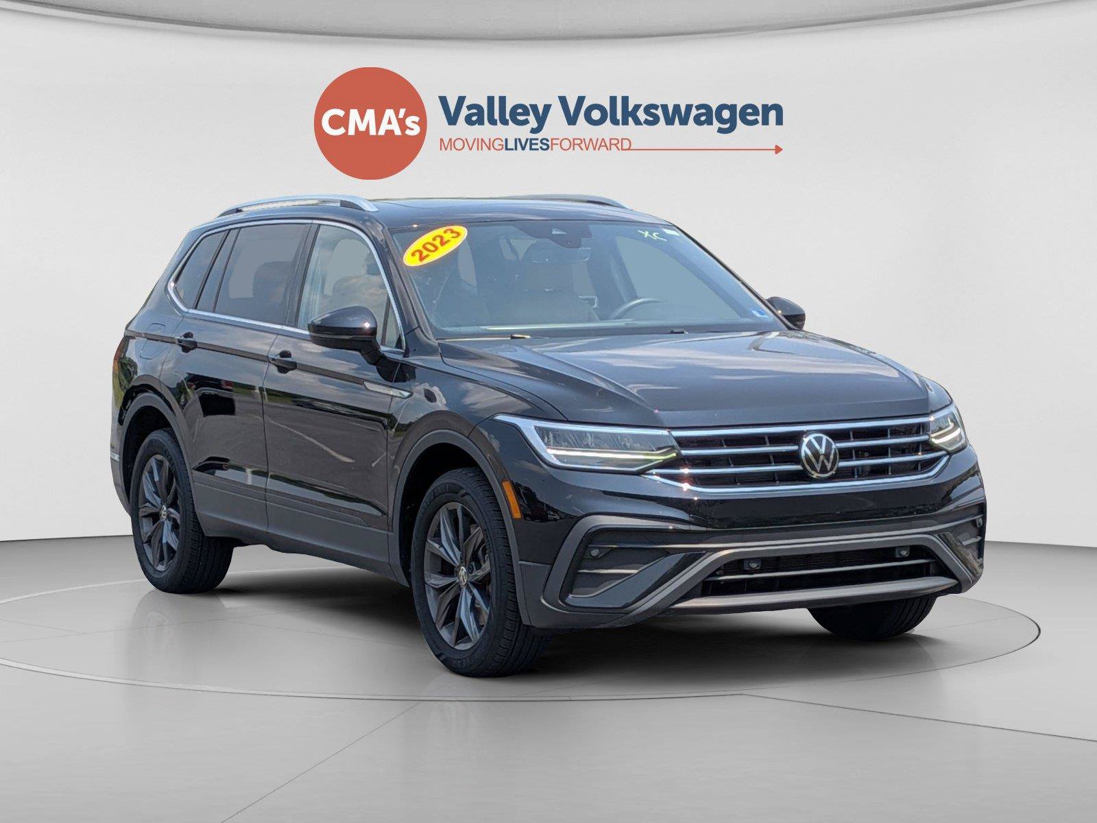 Used 2023 Volkswagen Tiguan SE w/ Panoramic Sunroof Package AWD/4WD image 7