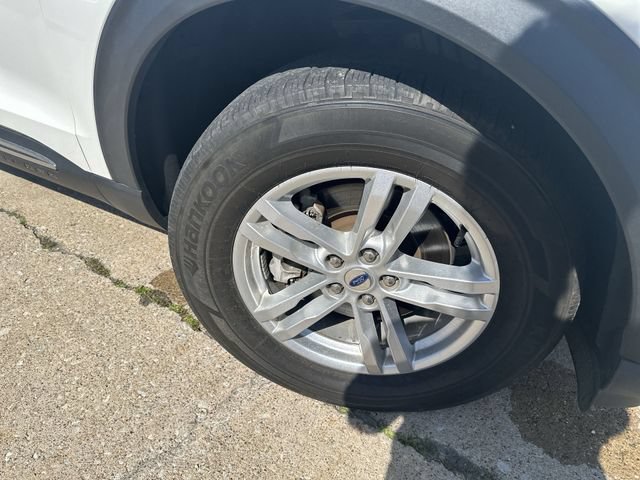 Used 2023 Ford Explorer XLT AWD/4WD image 46