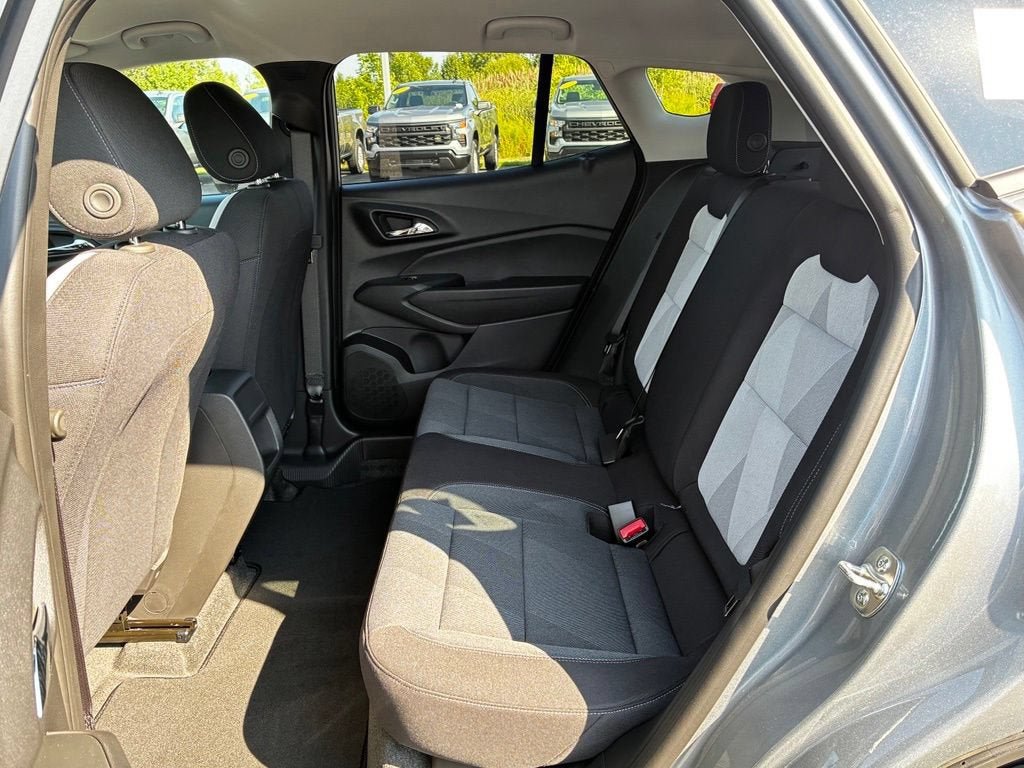 New 2026 Chevrolet Trax LS w/ LS Convenience Package FWD image 20