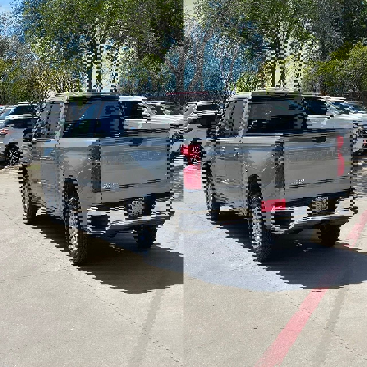 Used 2025 Chevrolet Silverado 1500 LT image 4