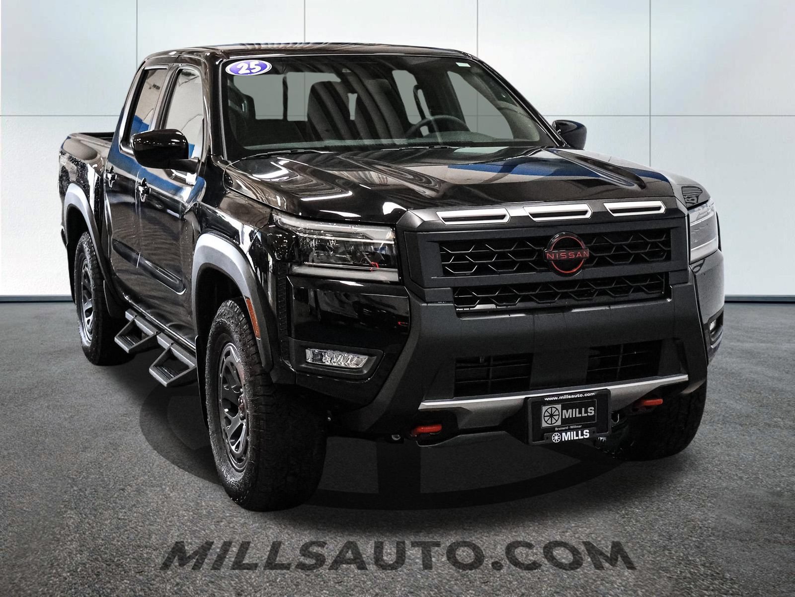 Used 2025 Nissan Frontier PRO-4X AWD/4WD image 11