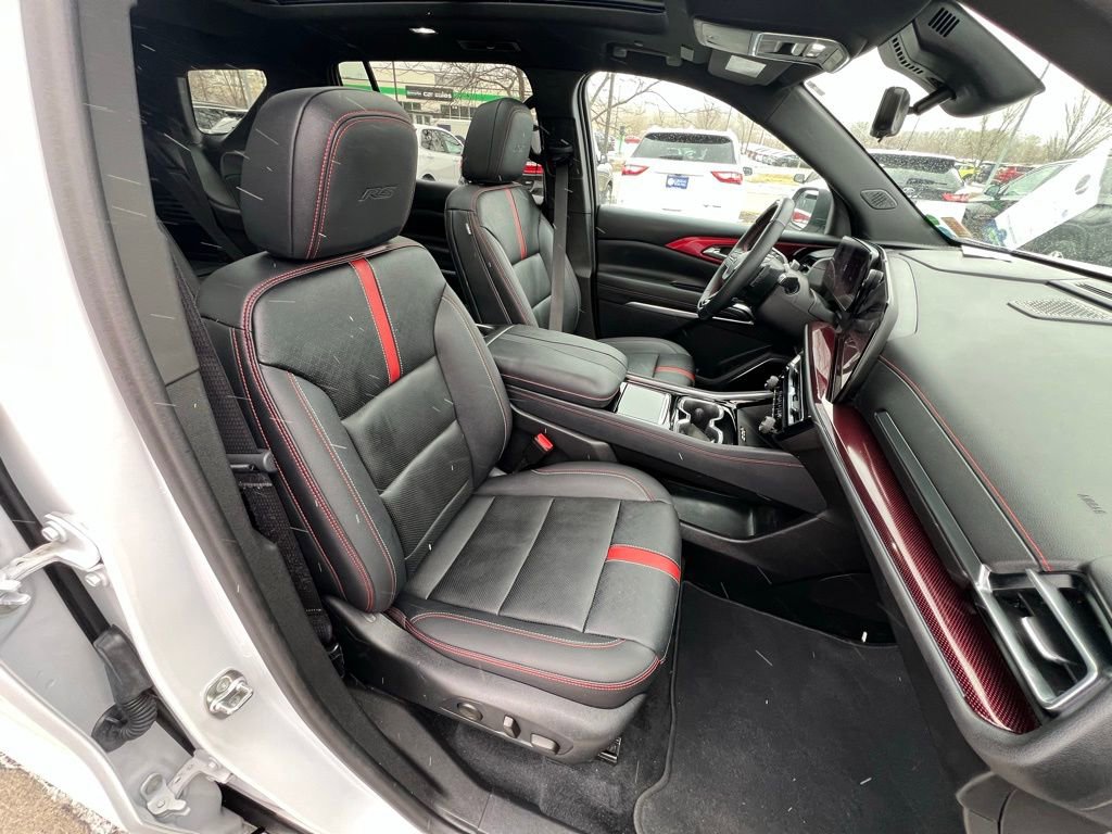 Used 2024 Chevrolet Traverse RS image 32