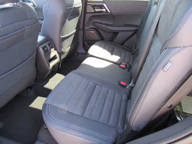 New 2026 Mitsubishi Outlander SE FWD image 15