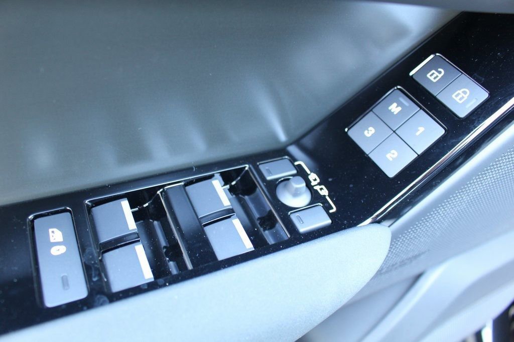 Used 2025 Land Rover Range Rover Velar Dynamic SE AWD/4WD image 11