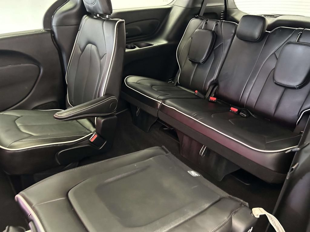 Used 2026 Chrysler Pacifica Limited FWD image 15