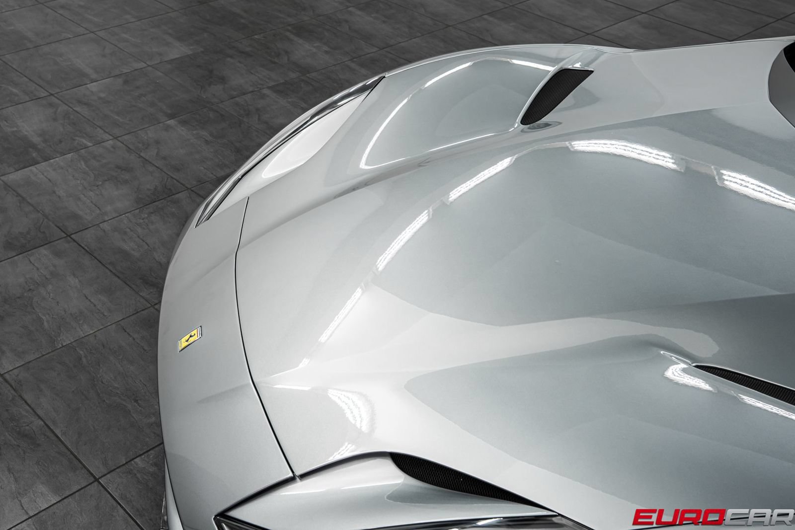 Used 2020 Ferrari 812 Superfast RWD image 9