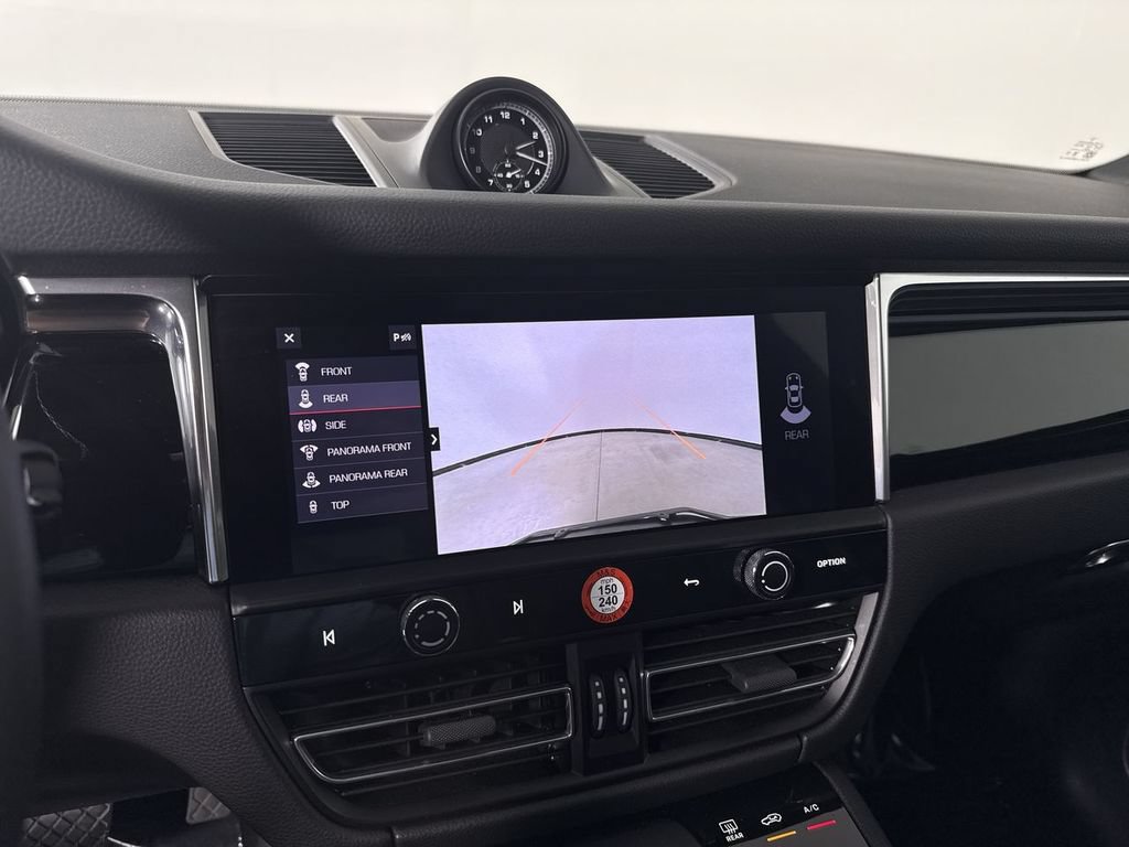 Certified 2026 Porsche Macan AWD/4WD image 30