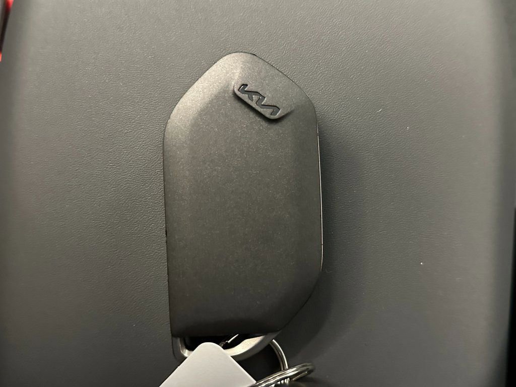 Used 2025 Kia K4 LXS image 18