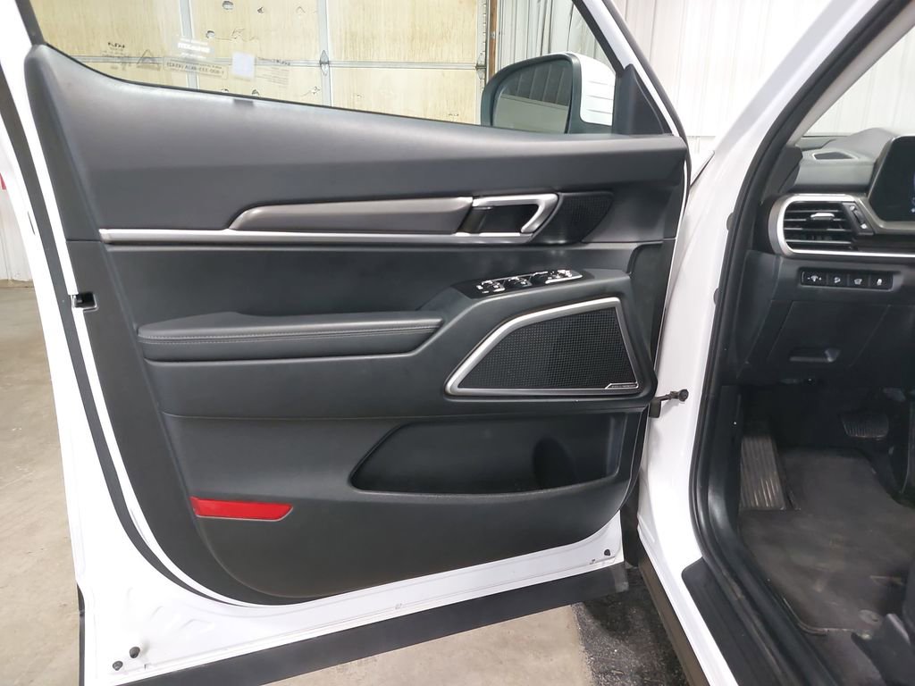 Used 2025 Kia Telluride S image 28
