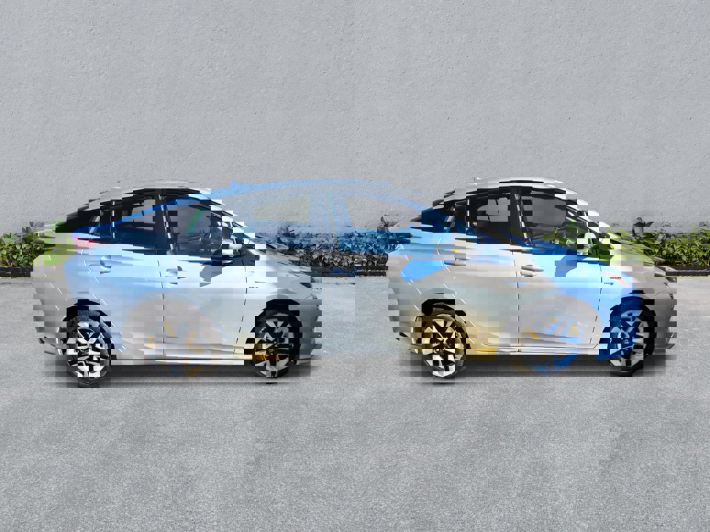 Used 2016 Toyota Prius Four Touring w/ Four Season Floor Mat Package image 5