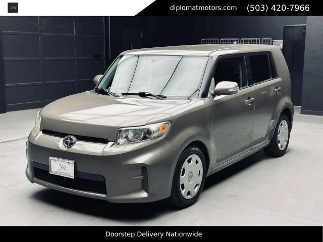Used 2012 Scion xB FWD image 1